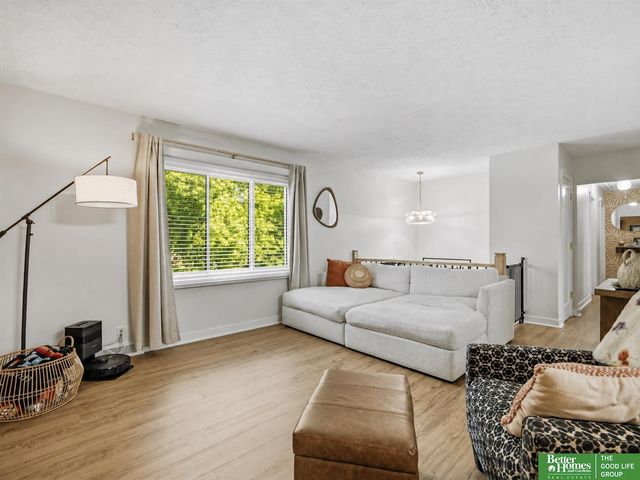 1917 N 152nd Plaza, Omaha, NE 68154