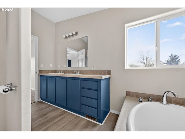 1680 Plum St, Baker City, OR 97814