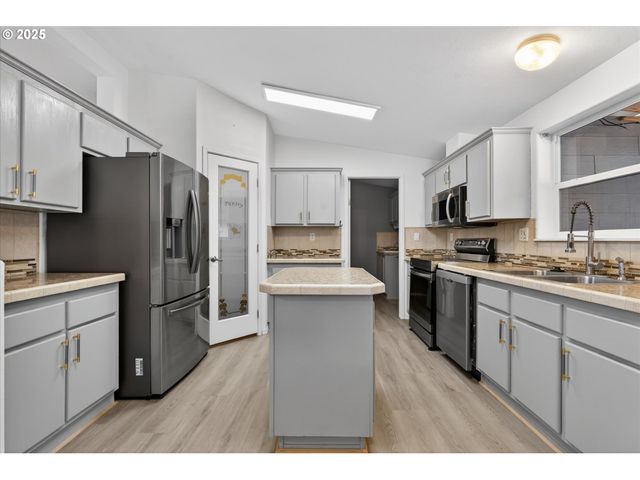 1680 Plum St, Baker City, OR 97814