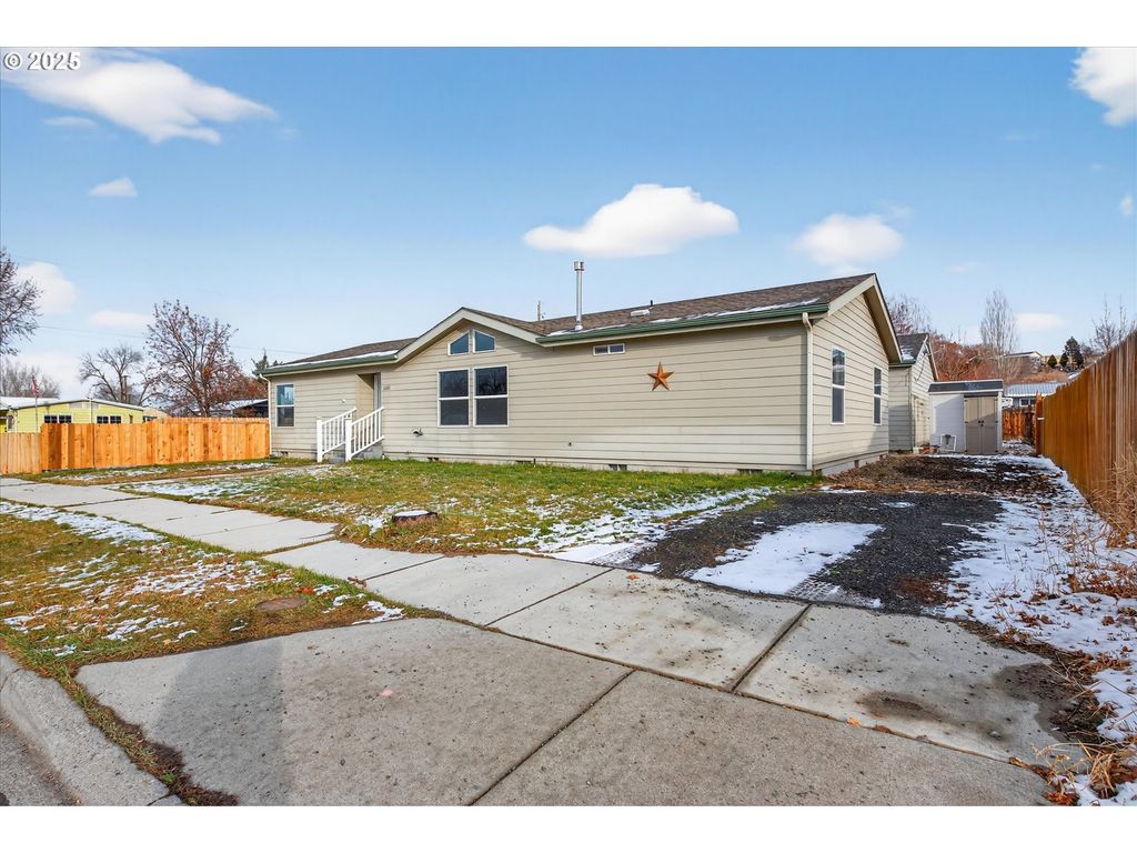 1680 Plum St, Baker City, OR 97814