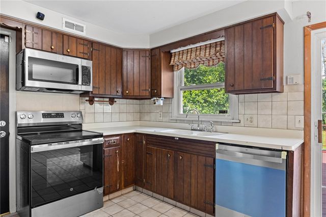 44 Rossmore Street, Gates, NY 14606