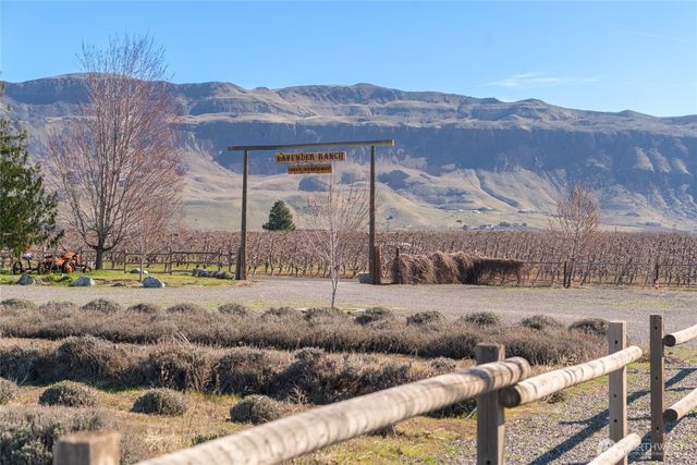 980 S Webb Place, East Wenatchee, WA 98802