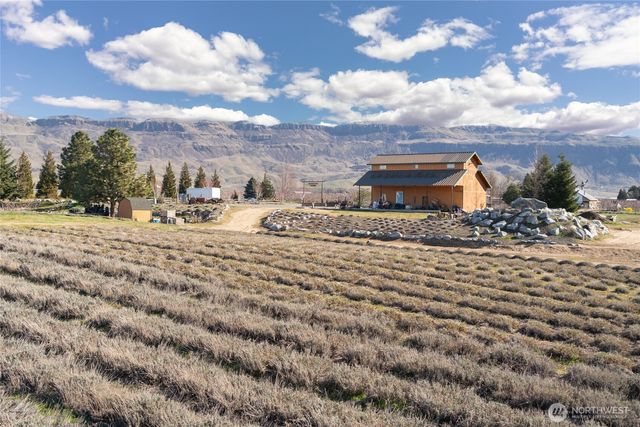 980 S Webb Place, East Wenatchee, WA 98802