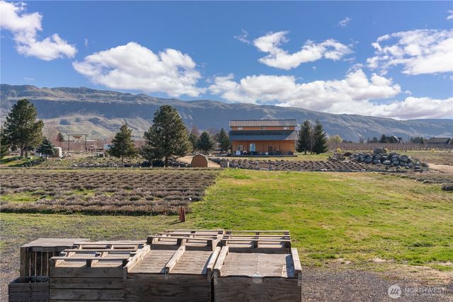 980 S Webb Place, East Wenatchee, WA 98802