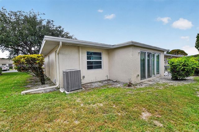 8749 Belle Aire Dr, Boca Raton, FL 33433