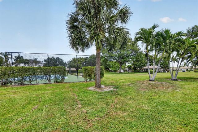 8749 Belle Aire Dr, Boca Raton, FL 33433