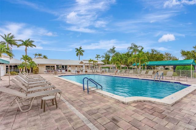 8749 Belle Aire Dr, Boca Raton, FL 33433