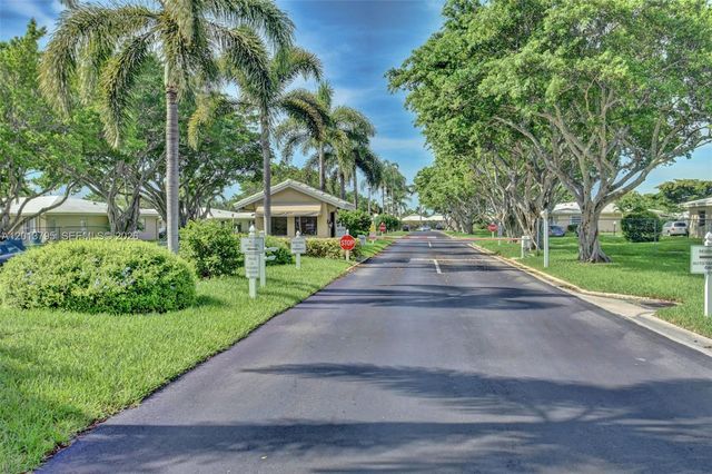 8749 Belle Aire Dr, Boca Raton, FL 33433