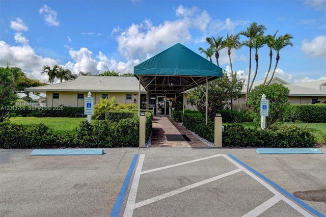 8749 Belle Aire Dr, Boca Raton, FL 33433