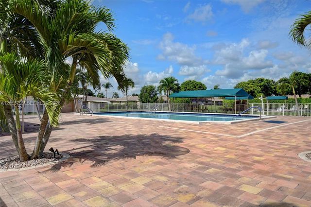 8749 Belle Aire Dr, Boca Raton, FL 33433