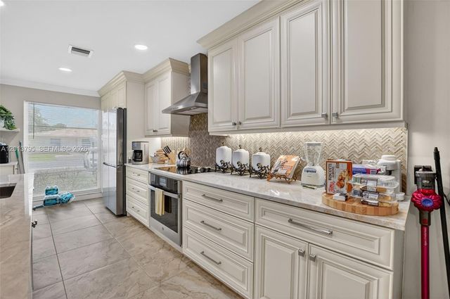 8749 Belle Aire Dr, Boca Raton, FL 33433