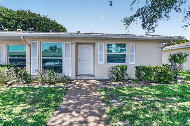 8749 Belle Aire Dr, Boca Raton, FL 33433