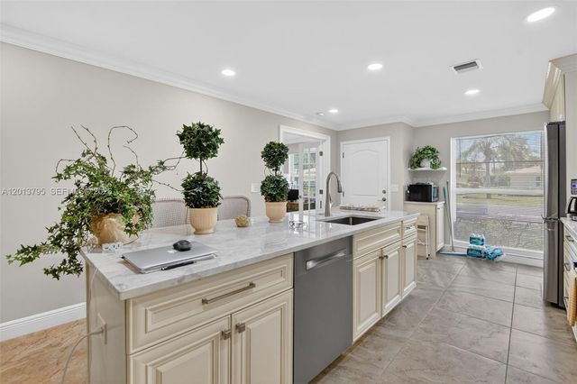 8749 Belle Aire Dr, Boca Raton, FL 33433