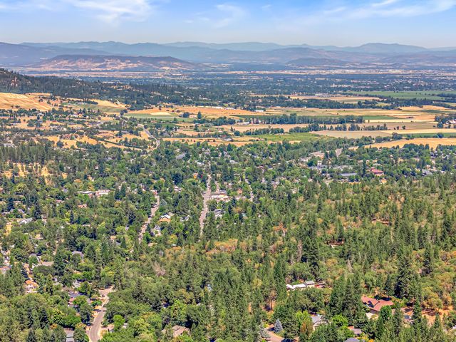 254 Juanita Way, Jacksonville, OR 97530