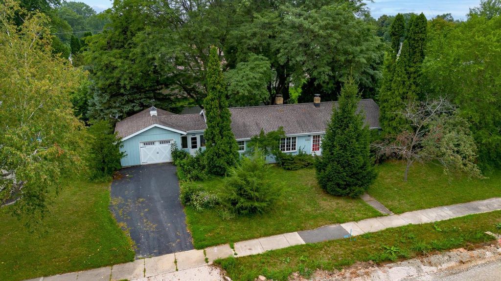 1905 N ALEXANDER STREET, Appleton, WI 54911