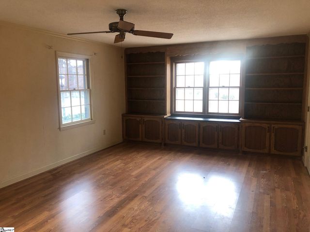 105 Forestdale Drive, Boiling Springs, SC 29316