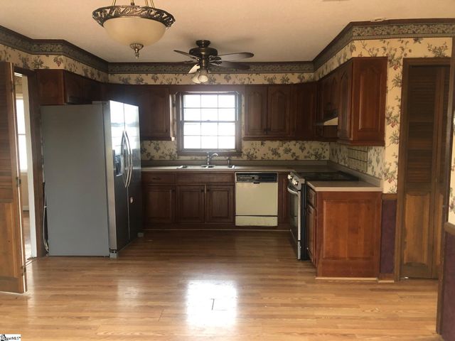 105 Forestdale Drive, Boiling Springs, SC 29316