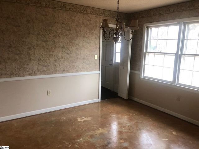 105 Forestdale Drive, Boiling Springs, SC 29316