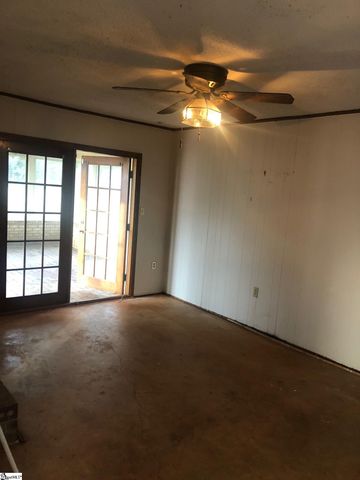 105 Forestdale Drive, Boiling Springs, SC 29316