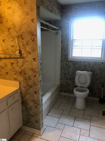 105 Forestdale Drive, Boiling Springs, SC 29316