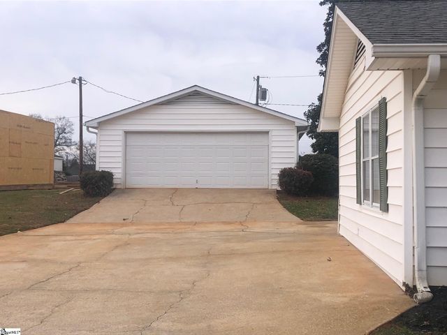 105 Forestdale Drive, Boiling Springs, SC 29316