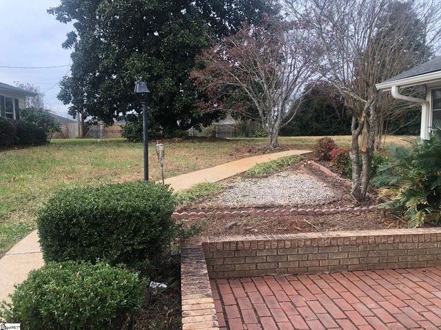 105 Forestdale Drive, Boiling Springs, SC 29316