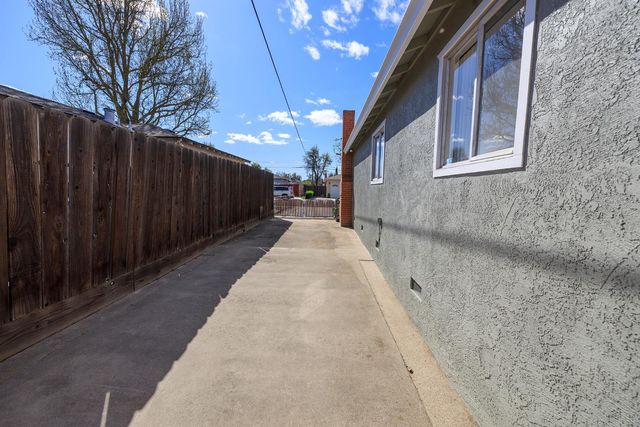 1405 Theo Ave, Modesto, CA 95350