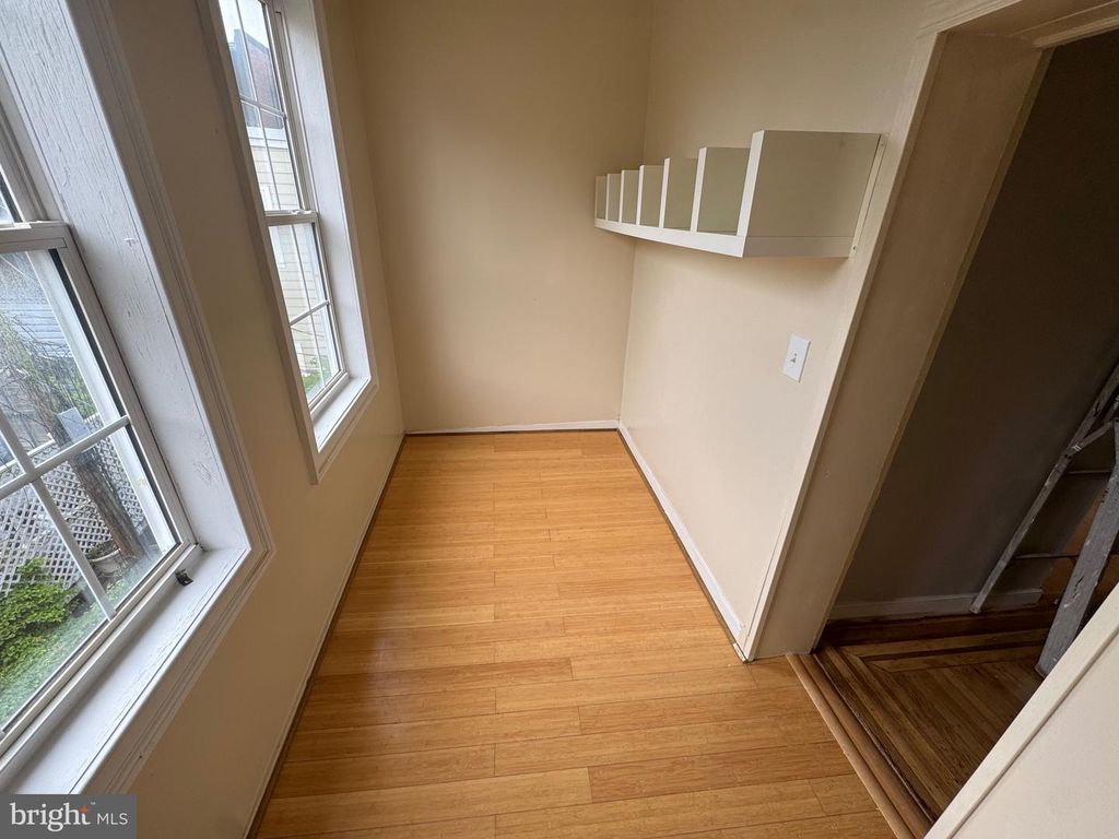 Image 10 of property listing at 917 CHAUNCEY AVE, Baltimore, MD 21217