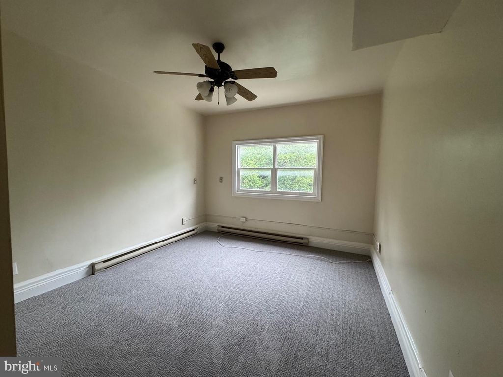 Image 14 of property listing at 917 CHAUNCEY AVE, Baltimore, MD 21217
