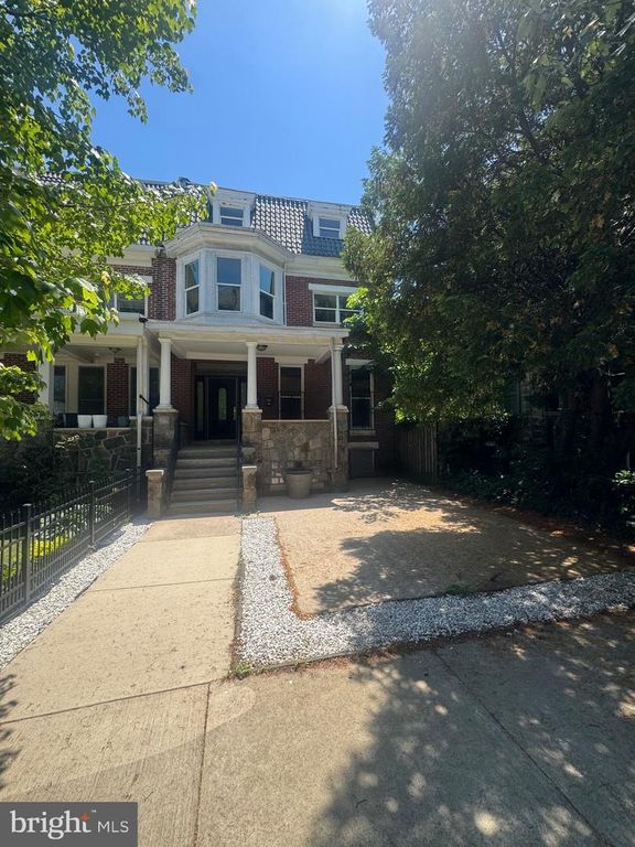 Image 2 of property listing at 917 CHAUNCEY AVE, Baltimore, MD 21217