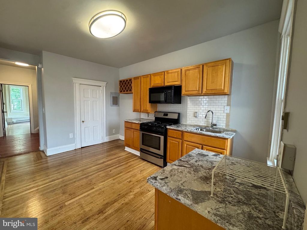 Image 7 of property listing at 917 CHAUNCEY AVE, Baltimore, MD 21217