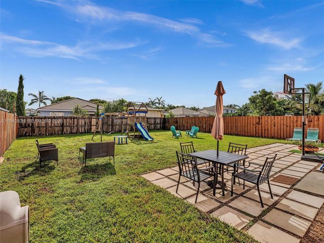 625 SE 30th Ter, Homestead, FL 33033