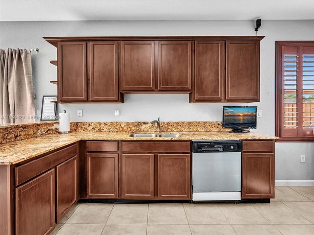 625 SE 30th Ter, Homestead, FL 33033