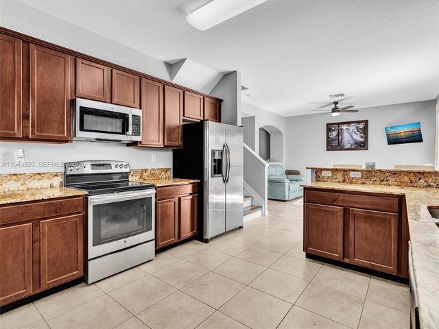 625 SE 30th Ter, Homestead, FL 33033