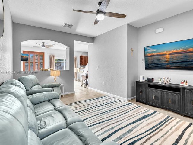 625 SE 30th Ter, Homestead, FL 33033