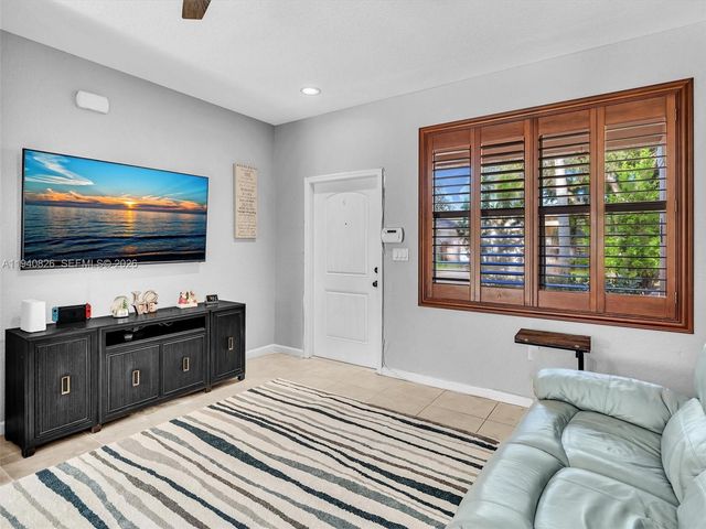 625 SE 30th Ter, Homestead, FL 33033