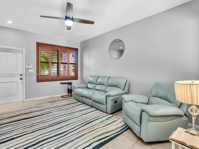 625 SE 30th Ter, Homestead, FL 33033