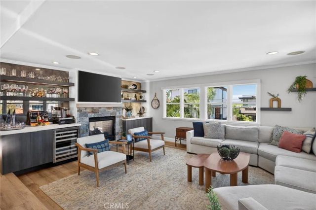 1001 4th, Hermosa Beach, CA 90254