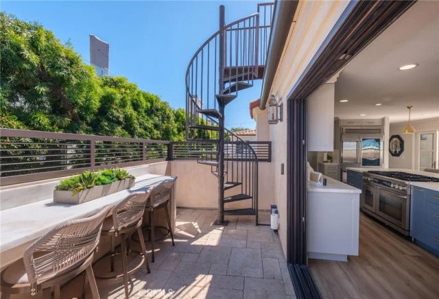 1001 4th, Hermosa Beach, CA 90254