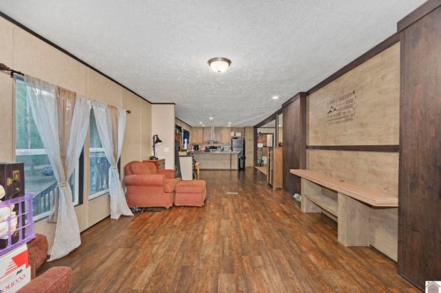 612 Ky 295 N., Kuttawa, KY 42055