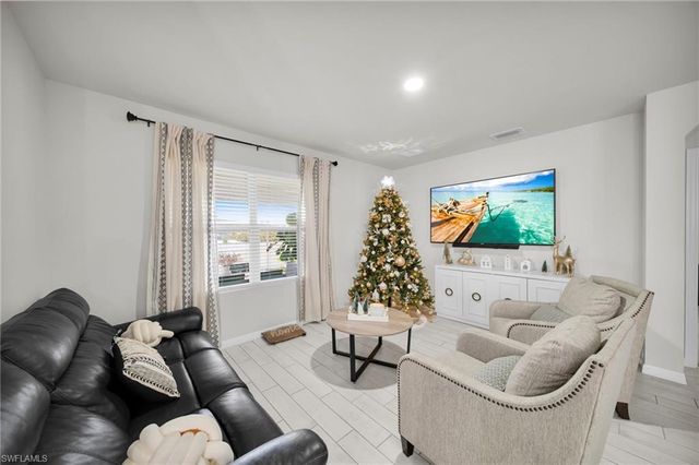 3017 26th ST SW, Lehigh Acres, FL 33976