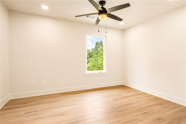 19 Lothian Lane, Bella Vista, AR 72715