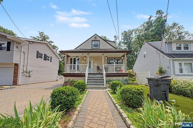 92 Blauvelt Avenue, Bergenfield, NJ 07621
