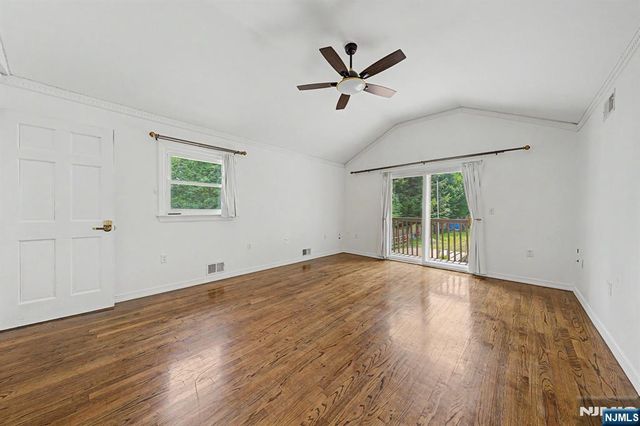 92 Blauvelt Avenue, Bergenfield, NJ 07621