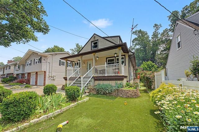 92 Blauvelt Avenue, Bergenfield, NJ 07621