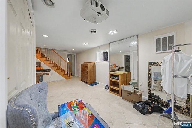 92 Blauvelt Avenue, Bergenfield, NJ 07621