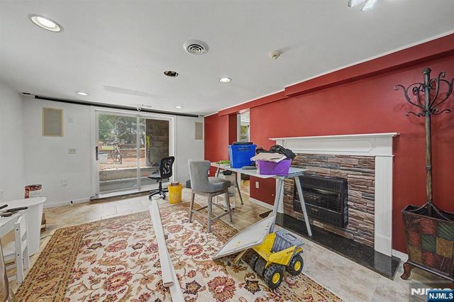 92 Blauvelt Avenue, Bergenfield, NJ 07621