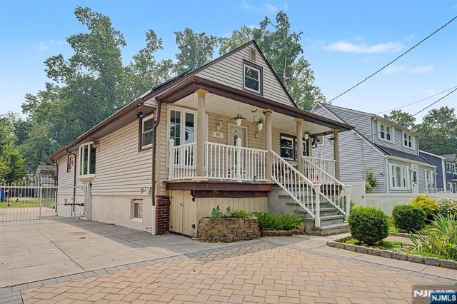 92 Blauvelt Avenue, Bergenfield, NJ 07621