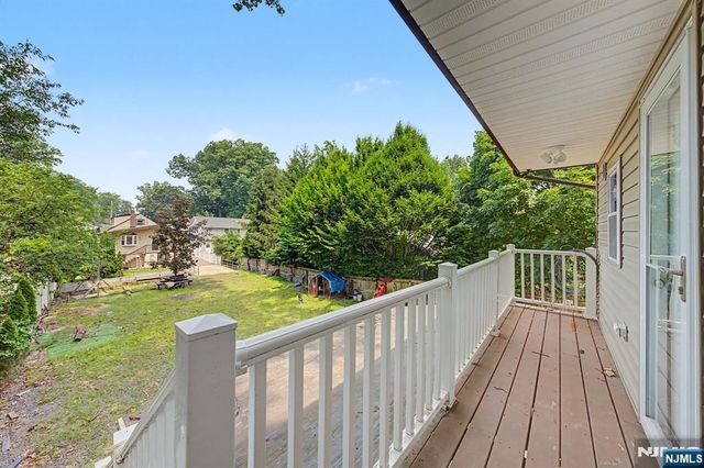 92 Blauvelt Avenue, Bergenfield, NJ 07621