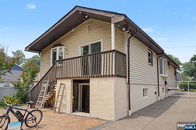 92 Blauvelt Avenue, Bergenfield, NJ 07621